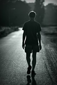 La marche à pied complémentaire à l'ostéopathie par Florian Gaubert Ostéopathe à Uchaud
